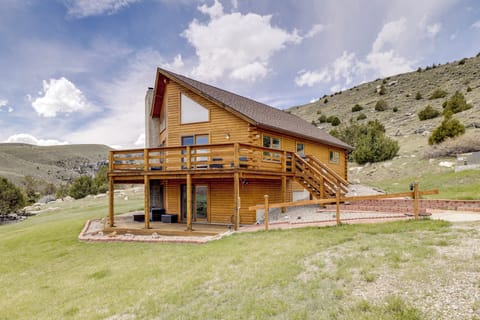Lander Vacation Rental | 3BR | 2BA | Stairs Required | 2,800 Sq Ft