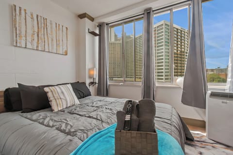 Condo, 3 Bedrooms, Pool Access, City View | 3 bedrooms, desk, iron/ironing board, WiFi (free)