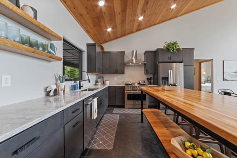 Chef's Kitchen & Hexclad cookware