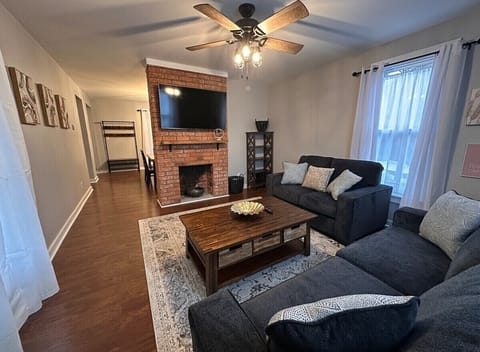 Living Room / Lounge