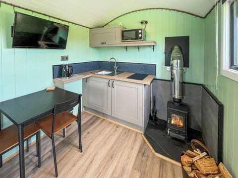 Open plan living space | Cwtch Winnie - Pen Cefn Farm, Abergele