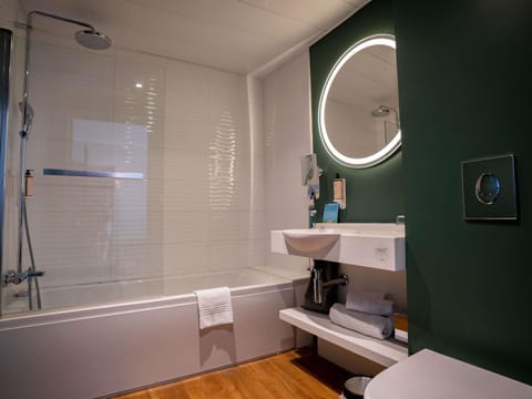 Minibar, in-room safe, laptop workspace, blackout drapes