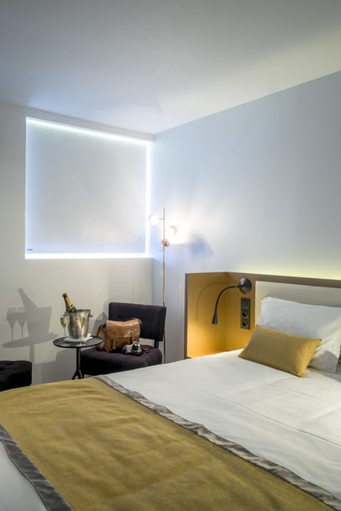 Premium Double Room, Hot Tub | Egyptian cotton sheets, pillowtop beds, in-room safe, desk