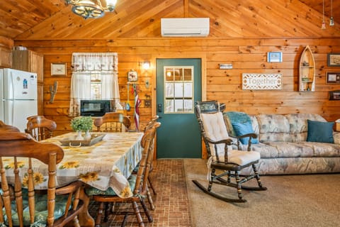 Gather around the large farmhouse table in this sunny kitchen with wood cabinetry and rustic decor. 🍽️🌻👨‍🍳