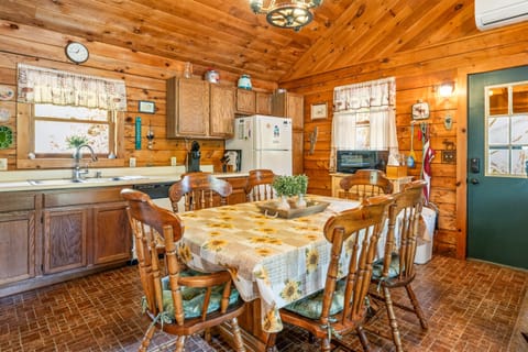 Gather around the large farmhouse table in this sunny kitchen with wood cabinetry and rustic decor. 🍽️🌻👨‍🍳