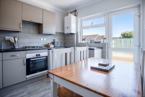 Larkfield - 3 Bedroom Holiday Home - Penally (25657)