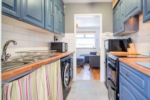 Cosy Cottage - 2 Bedroom Cottage - Mumbles (7231)