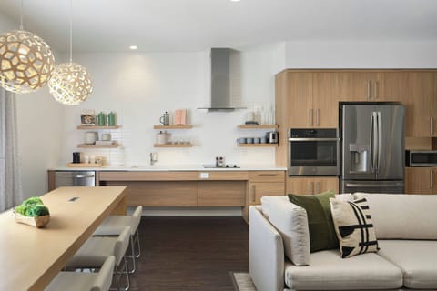 Coffee/tea maker, dining tables