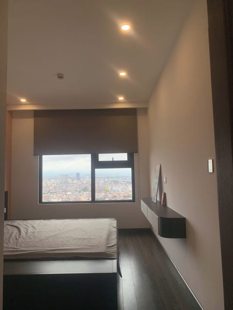 Luxury Apartment, Balcony, City View | 2 bedrooms, blackout drapes, soundproofing, free WiFi