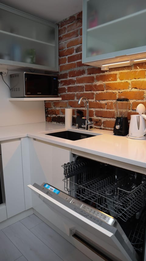 Deluxe Penthouse, Balcony, Courtyard View | Private kitchen | Electric kettle