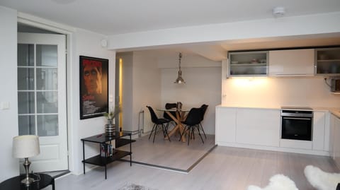 Deluxe Penthouse, Balcony, Courtyard View | 1 bedroom, iron/ironing board, free WiFi