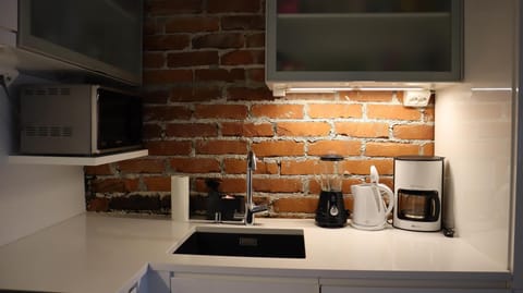 Deluxe Penthouse, Balcony, Courtyard View | Private kitchen | Electric kettle