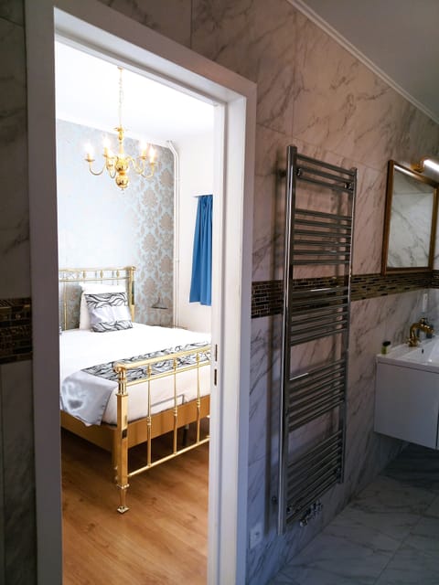 Economy Single Room | Free WiFi, bed sheets