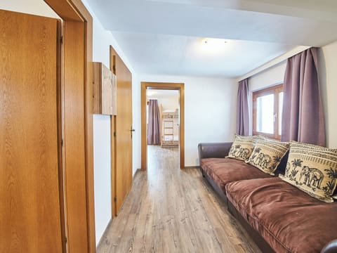 Classic House, Mountain View | Blackout drapes, iron/ironing board, free WiFi