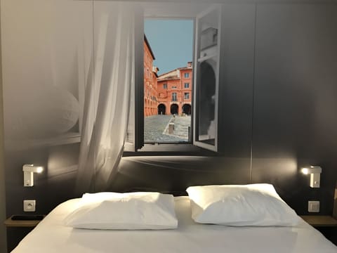 In-room safe, desk, soundproofing, free WiFi