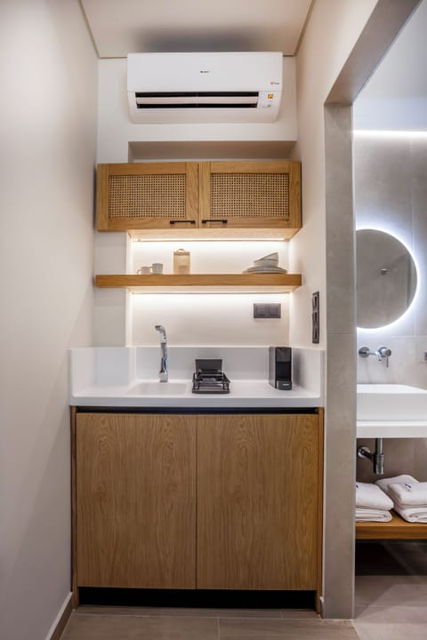 Deluxe Double Room, Sea View | Soundproofing, free WiFi