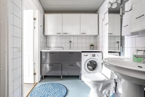 Comfort Apartment, 2 Bedrooms, Courtyard View | Bathroom