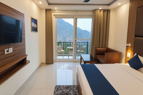 Executive Room | Memory foam beds, desk, free WiFi, bed sheets
