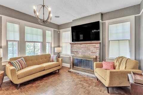 House, 3 Bedrooms | Living area | Smart TV