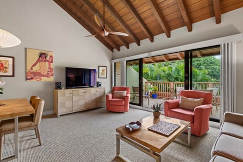 Condo, 2 Bedrooms | Living area