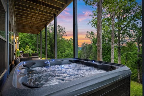 Relaxing Outdoor Hot Tub With Fresh Mountain Air