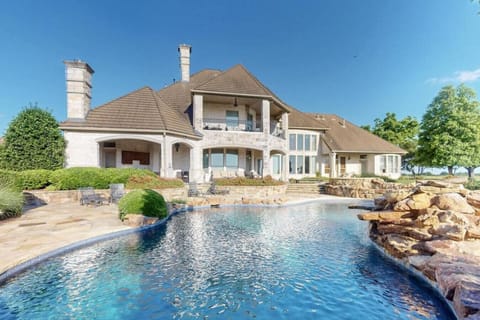 Built for unhurried summers and full guest lists