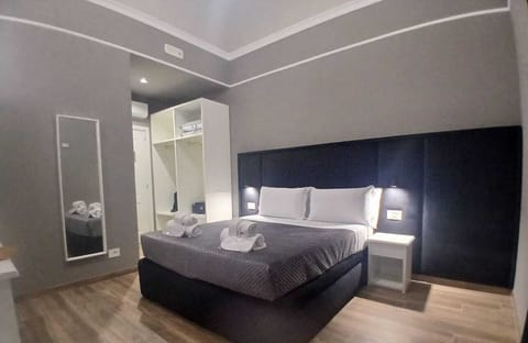 Double or Twin Room | Minibar, in-room safe, desk, laptop workspace