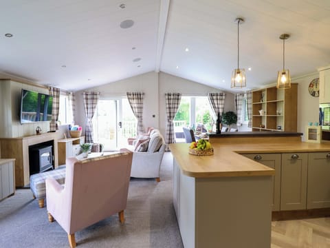 Cottage | Living area | Fireplace