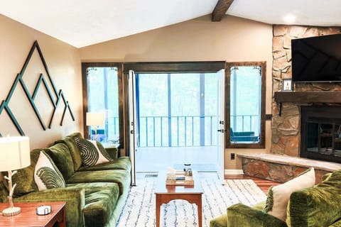 Open-concept living space designed for family gatherings and cozy mountain evenings.