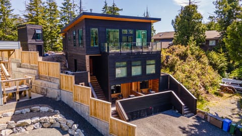 Black Pearl#1-lower floor beside another unit