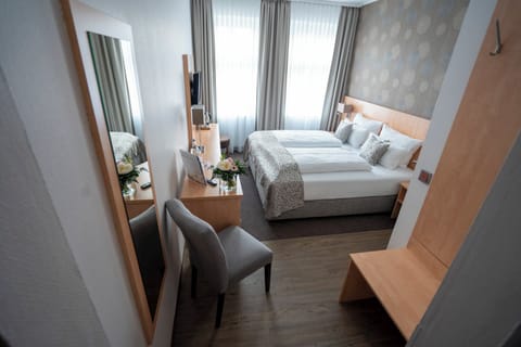 Classic Double Room | Desk, iron/ironing board, free WiFi