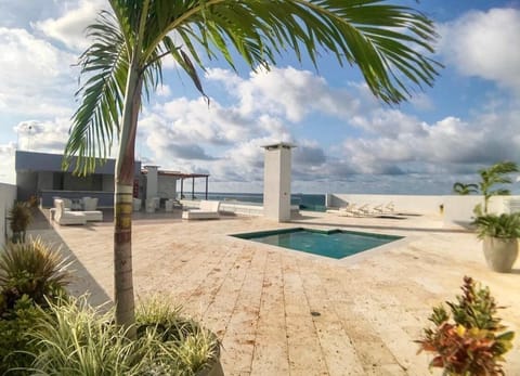 The Best Rooftop in Cartagena with inifniti pool, 2 jacuzzis, 2 saunas + more