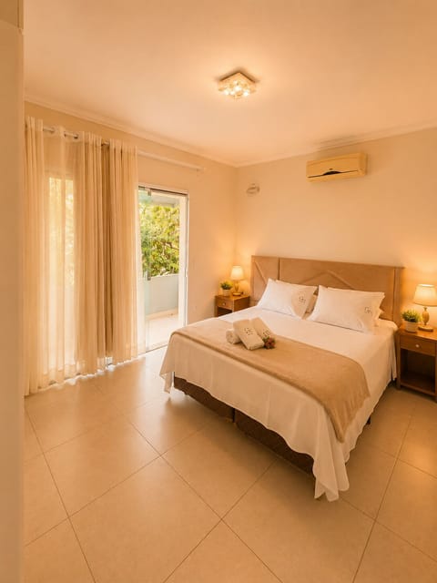 Deluxe Apartment, Lanai, Sea View | Premium bedding, WiFi (free), bed sheets