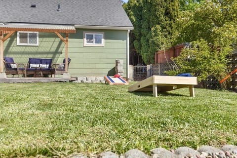 Plants now surround the furniture for added privacy