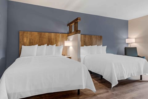 Premium Studio, 2 Queen Beds, Non Smoking, Refrigerator & Microwave | Premium bedding, laptop workspace, iron/ironing board, free WiFi