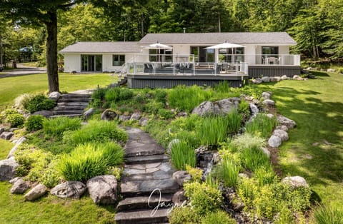 Cottage, Main Upper Deck &amp; Seating
