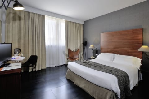 In-room safe, individually decorated, desk, blackout drapes