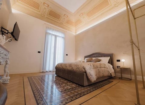Royal Suite, Balcony, City View | Desk, laptop workspace, blackout drapes, iron/ironing board