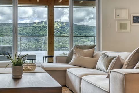 Deluxe Condo, Balcony, Mountain View | Living area
