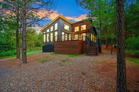 Nature’s peace, with a touch of architectural perfection.