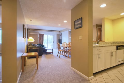 Entrance to Lincoln Condo