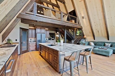 High-end appliances meet an open layout made for togetherness.