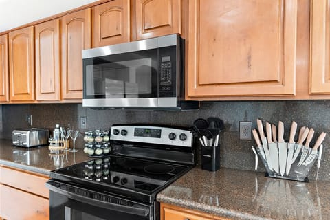 Fully equipped kitchen with modern appliances and everything you need to cook at home.