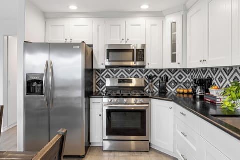 Stainless steel appliances. (Shelly)