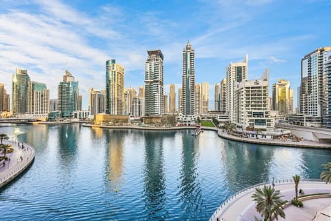 Stunning Views: Enjoy breathtaking skyline reflections by the serene Dubai marina!