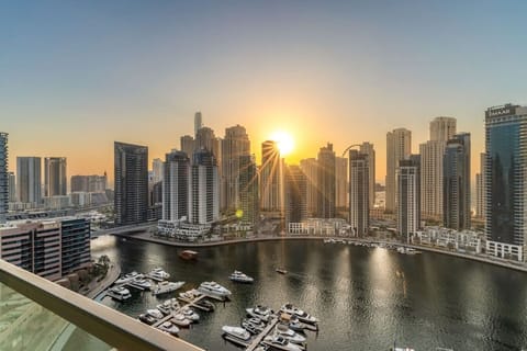 Breathtaking Balcony View: Enjoy stunning sunsets over Dubai`s skyline and marina!