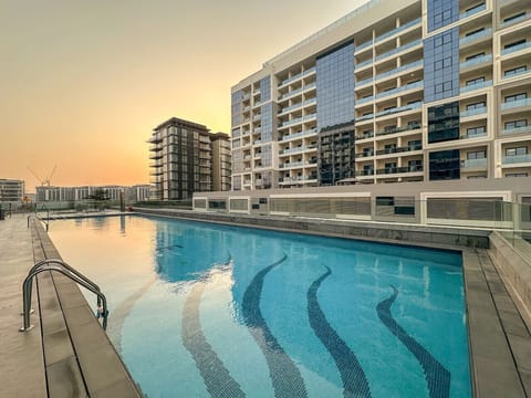 Outdoor Oasis: Dive into luxury with a stunning pool and sunset views in vibrant Dubai!