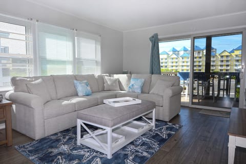 LIVING-AREA-JAI-ALAI #4