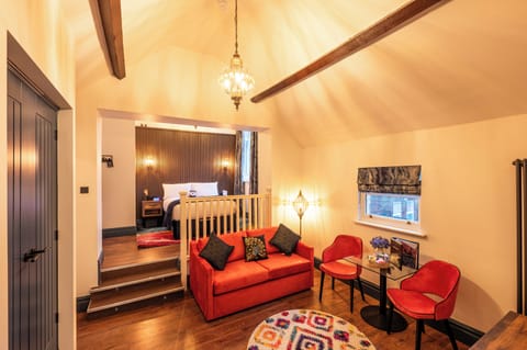 Superior Studio Suite | In-room safe, desk, laptop workspace, blackout drapes