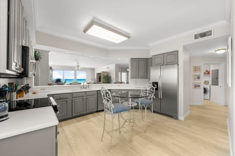 15-web-or-mls-8601 Surf Dr 1E-14